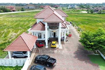 Rumah Banglo Mewah Kg Morak Tumpat Tepi Jalan Utama 