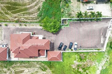 Rumah Banglo Mewah Kg Morak Tumpat Tepi Jalan Utama 