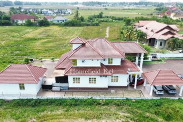 Rumah Banglo Mewah Kg Morak Tumpat Tepi Jalan Utama 