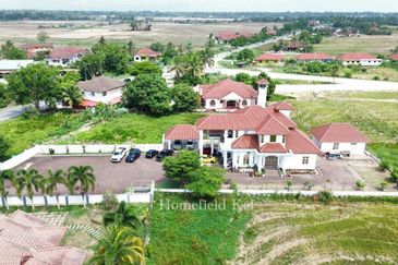 Rumah Banglo Mewah Kg Morak Tumpat Tepi Jalan Utama 