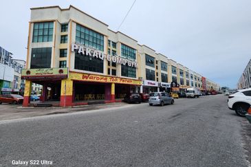 Kedai Pejabat Corner Lot 3 Tingkat Lembah Sireh, Bandar Kota Bharu
