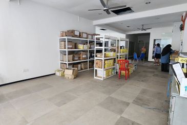 Kedai Pejabat Corner Lot 3 Tingkat Lembah Sireh, Bandar Kota Bharu