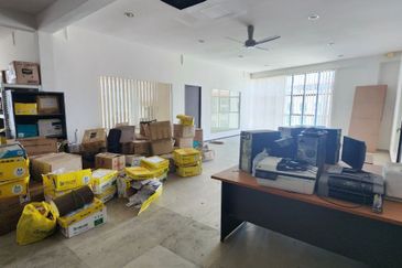 Kedai Pejabat Corner Lot 3 Tingkat Lembah Sireh, Bandar Kota Bharu