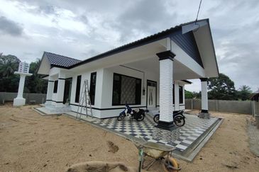 Rumah Banglo Mewah Siap untuk didiami Pasir Tumboh Dekat Masjid Al Qasimi