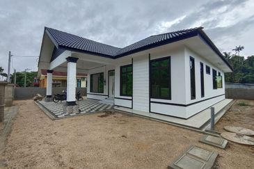 Rumah Banglo Mewah Siap untuk didiami Pasir Tumboh Dekat Masjid Al Qasimi