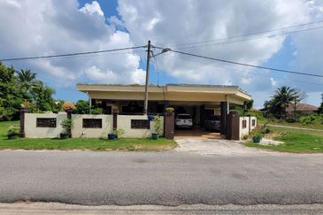 Rumah Banglo Fully Renovated & Extended di Kg Panji Dekat Peladang Panji