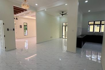 Rumah Banglo Mewah Siap untuk didiami Pasir Tumboh Dekat Masjid Al Qasimi