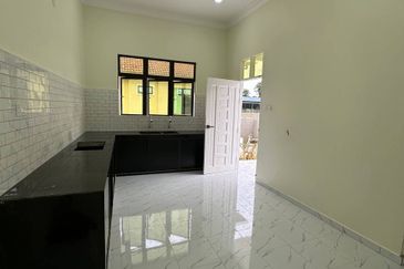 Rumah Banglo Mewah Siap untuk didiami Pasir Tumboh Dekat Masjid Al Qasimi