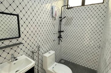 Rumah Banglo Mewah Siap untuk didiami Pasir Tumboh Dekat Masjid Al Qasimi