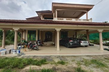 [Tanah Luas 17,820 kps] Rumah Banglo Besar 2 Tingkat Tanah Luas Kg Seribong dekat SK Seribong