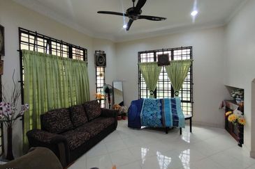 [Tanah Luas 17,820 kps] Rumah Banglo Besar 2 Tingkat Tanah Luas Kg Seribong dekat SK Seribong