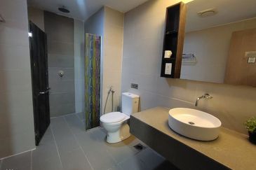 [ Bellow Market Value ] 1 Unit Apartment Service Kota Bharu City Point, Kota Bharu