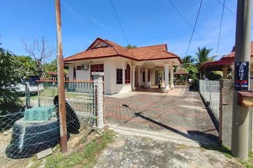 Rumah Banglo, Tepi Sungai, Taman Jaya Setia, PCB, Kota Bharu