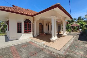 Rumah Banglo, Tepi Sungai, Taman Jaya Setia, PCB, Kota Bharu