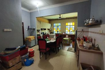 Rumah Banglo, Tepi Sungai, Taman Jaya Setia, PCB, Kota Bharu