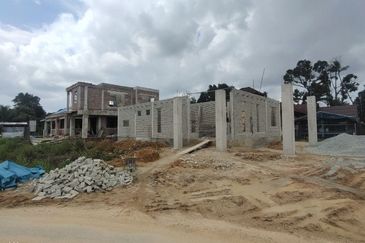 Rumah Banglo setingkat Kg Derdap Limbat Pasir Tumboh, Kota Bharu