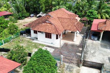 Rumah Banglo, Tepi Sungai, Taman Jaya Setia, PCB, Kota Bharu