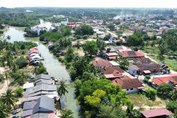 Rumah Banglo, Tepi Sungai, Taman Jaya Setia, PCB, Kota Bharu