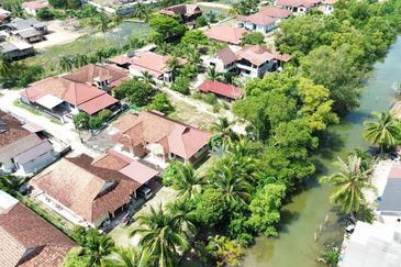 Rumah Banglo, Tepi Sungai, Taman Jaya Setia, PCB, Kota Bharu