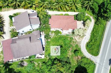 Tanah Lot Banglo Kampung Che Latif tepi Jalan Kuala Besar, Kota Bharu
