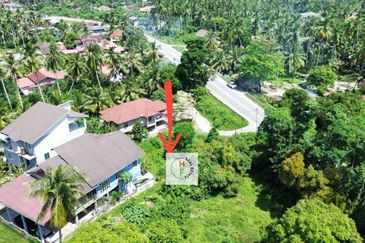 Tanah Lot Banglo Kampung Che Latif tepi Jalan Kuala Besar, Kota Bharu