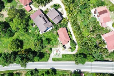 Tanah Lot Banglo Kampung Che Latif tepi Jalan Kuala Besar, Kota Bharu