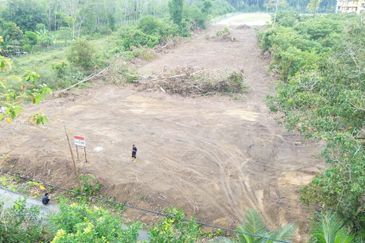 Lokasi Comel Tanah Lot Banglo Tepi Sekolah Kebangsaan Kg Kandis Pasir Puteh