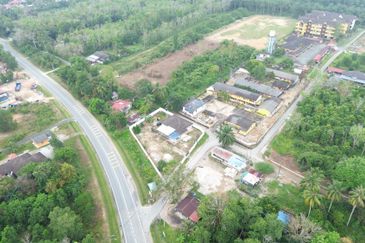 Lokasi Comel Tanah Lot Banglo Tepi Sekolah Kebangsaan Kg Kandis Pasir Puteh