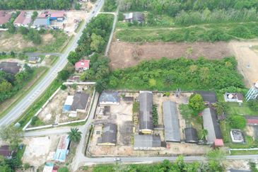 Lokasi Comel Tanah Lot Banglo Tepi Sekolah Kebangsaan Kg Kandis Pasir Puteh