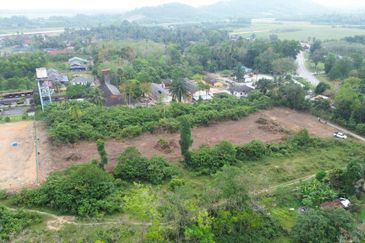 Lokasi Comel Tanah Lot Banglo Tepi Sekolah Kebangsaan Kg Kandis Pasir Puteh