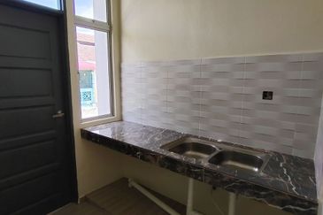 Tawaran istimewa Rumah teres setingkat tepi jalan utama dekat SMK Kandis Bachok