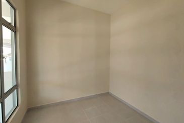 Tawaran istimewa Rumah teres setingkat tepi jalan utama dekat SMK Kandis Bachok