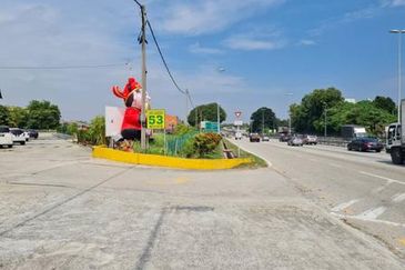 Commercial Land For Sale in Bandar Puter Puchong, 