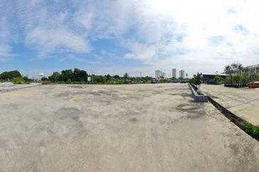Commercial Land For Sale in Bandar Puter Puchong, 
