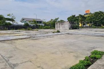Commercial Land For Sale in Bandar Puter Puchong, 