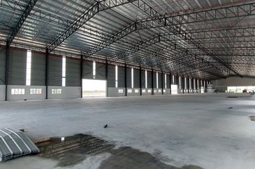 West Port, Pulau Indah