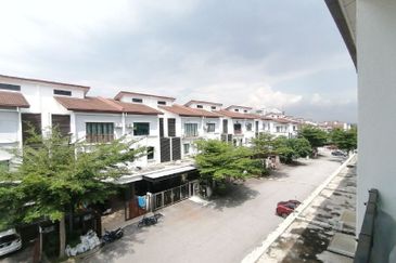 Taman Tropika 2
