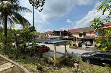 Jalan Suasana, Bandar Tun Hussein Onn