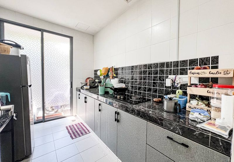 Summerglades, Perdana Lakeview West