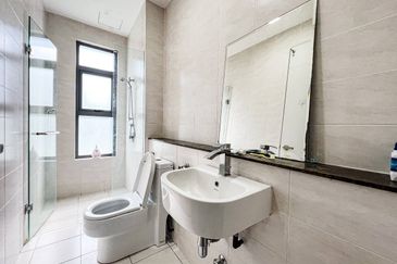 Summerglades, Perdana Lakeview West