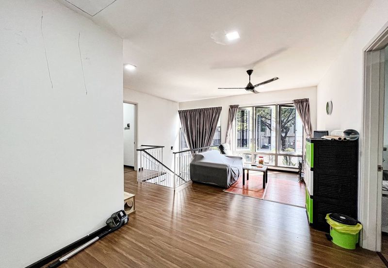 Summerglades, Perdana Lakeview West