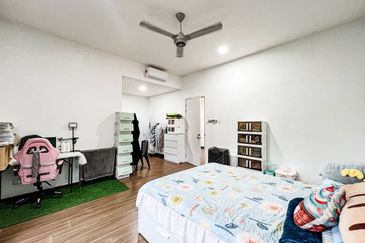 Summerglades, Perdana Lakeview West