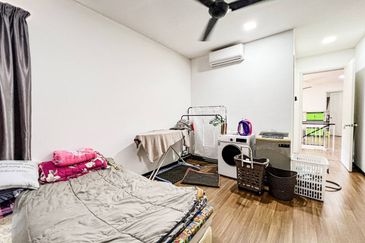 Summerglades, Perdana Lakeview West