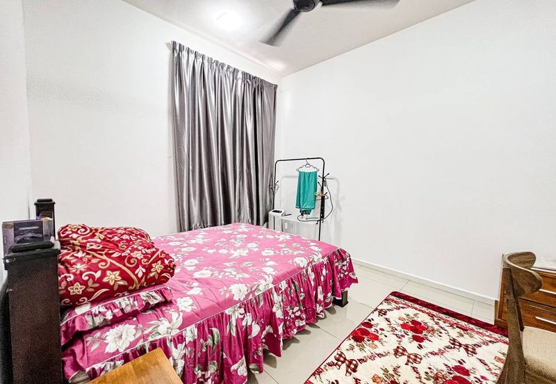 Summerglades, Perdana Lakeview West