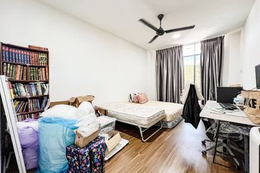 Summerglades, Perdana Lakeview West