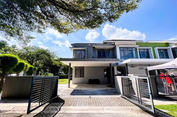 Summerglades, Perdana Lakeview West