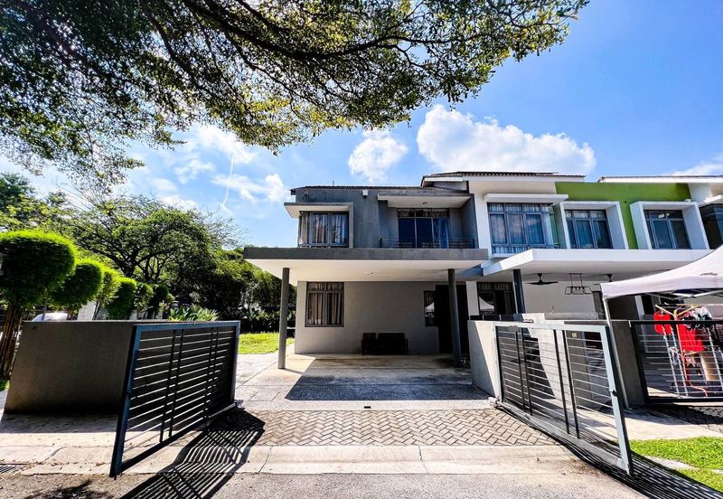 Summerglades, Perdana Lakeview West