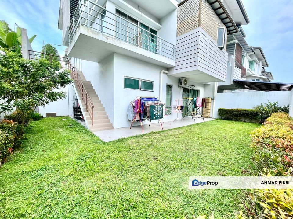 Three Storey Semi Detached Taman 1080 Residence Puncak Saujana Kajang, Selangor, Kajang