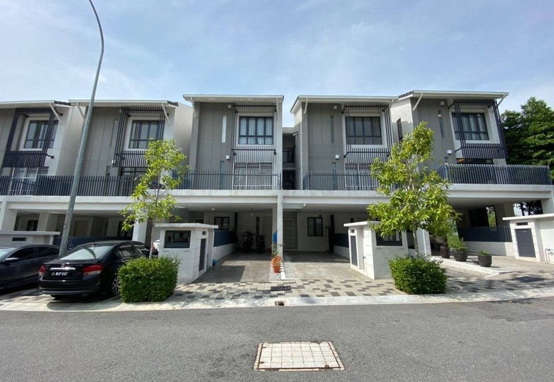 Crescent Park Townvilla