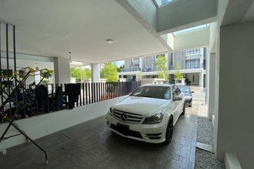 Crescent Park Townvilla